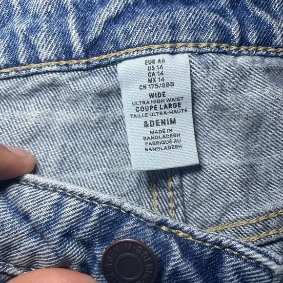 H&M women’s plus size jeans - Picture 2 of 3